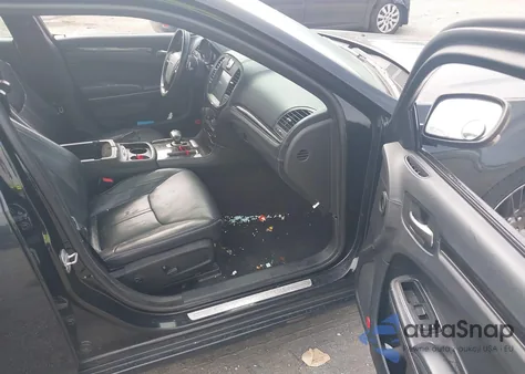 2013 Chrysler 300C John Varvatos Limited Edition z USA, uszkodzony, nr VIN 2C3CCADG2DH739054